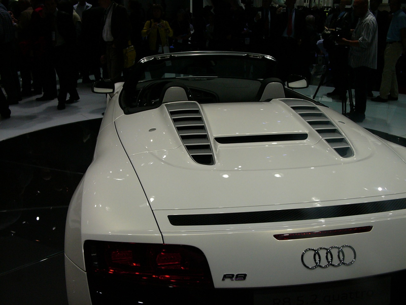 Illustration for article titled Audi R8 5.2 FSI Spyder: Live Photos